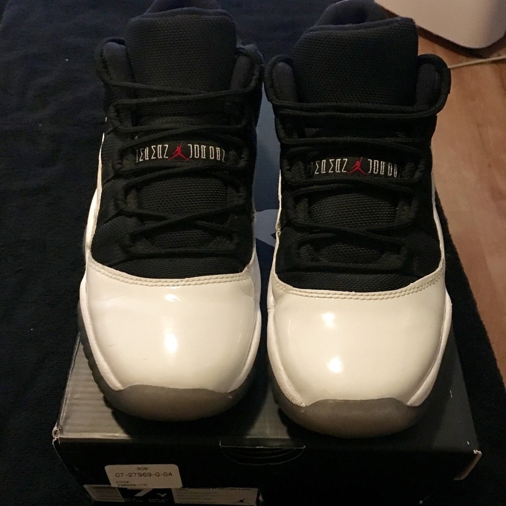 Air Jordan 11 Retro Tuxedo
